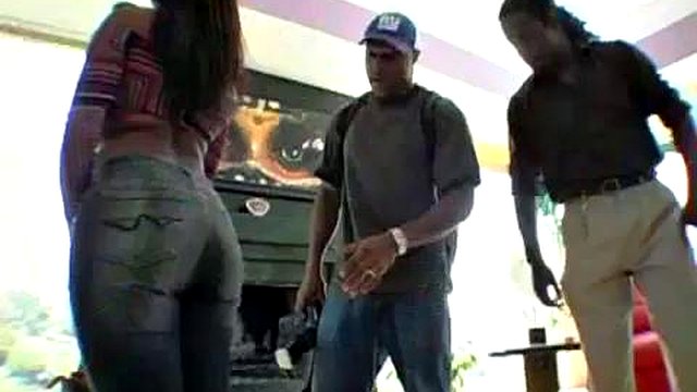 Lenore - Magazyn Miss Big Black Booty: duży tyłek, obciąganie i murzyńskie porno