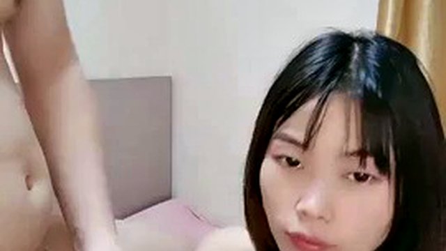 A beautiful young woman from rural areas in Guangdong and Pu exposed her face, gave a blowjob, deepthroated and sucked a cock. She served her handsome brother, deepthroated her pussy and had sex from behind.