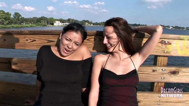 Two Latinas twerking naked
