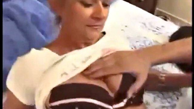 Madura francesa con Carole Lombart: porno de mamada, perrito y vaquera