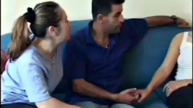 Marito condiviso con la migliore amica: pecorina, missionario e porno amatoriale