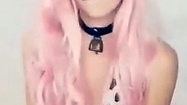 Amateur blonde teen solo dildo