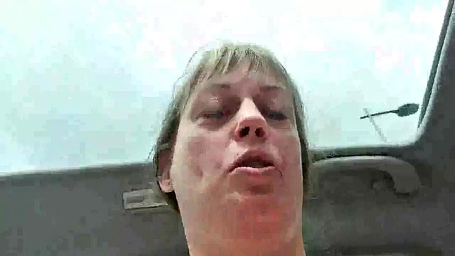 Ikke unge par har fisting og blowjob i bil: store pupper, amatør og milf porno