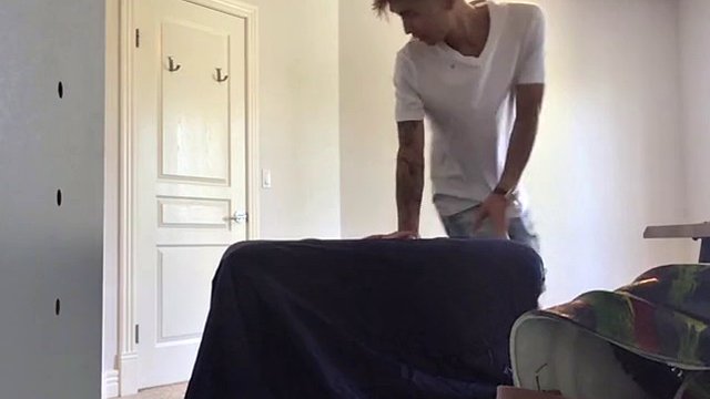 Married Italian RMT gives in to monster cock on first date