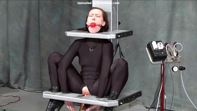 Catsuit legato: porno hardcore, fetish e bondage