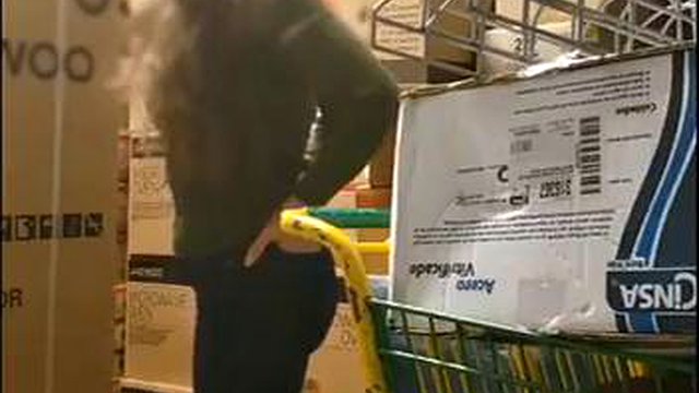 Busty Fucks Employee di Bodega Aurrera