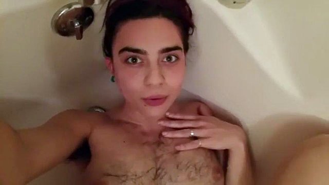 Phoenix: porno solista, fetish e peloso