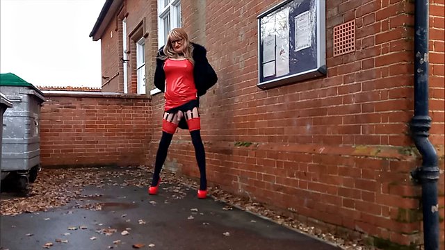 Transvestite Tranny Pissing Outdoors