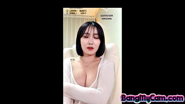 Korean beauty petite tight horny model on webcam