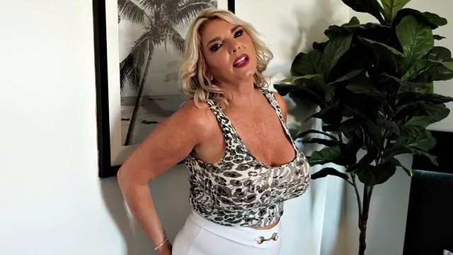 New MILF with big tits from New Zealand