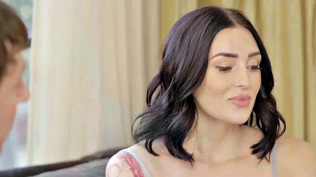 PURO TABOO L'investigatore privato lussurioso offre alla casalinga Charlotte Sins di tradire il marito imprudente