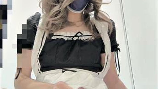 3 Cumshots ile Anal End oynayan hizmetçi elbisesi içinde crossdresser