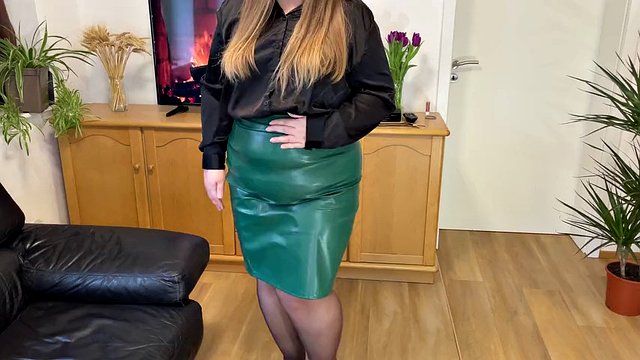 Son-in-law persuades stepmom to take off her pantyhose and masturbate