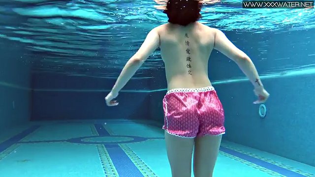 Lady Dee Czech sexy teen underwater