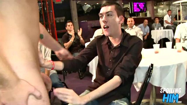 Cockhungry Hunks Cocksucking Striptizci