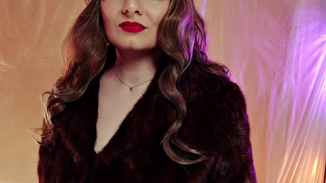 Fetiche de casaco de pele ASMR, vaporizador fumando com luvas curtas de couro (Arya Grander)