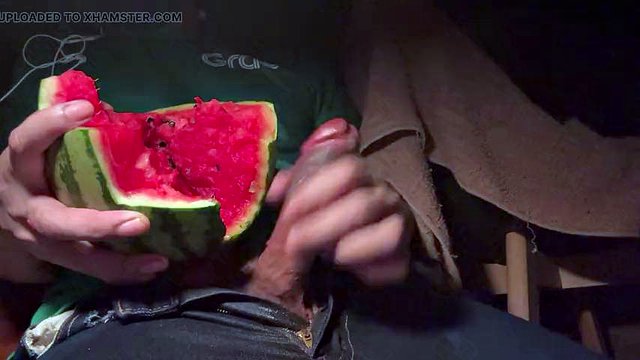 Cumshot avec pastèque