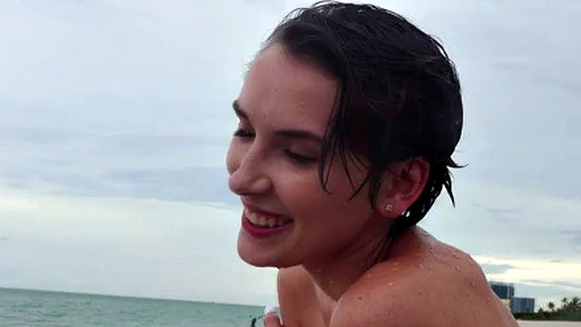 Nude on the Beach - S5:E7
