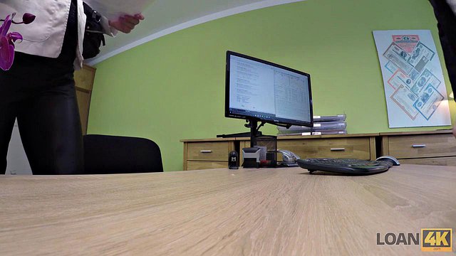 Morena de óculos: Hardcore foda-se seu único caminho para salvar o emprego