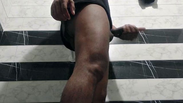 Un uomo sexy con un grosso cazzo video di sesso gay