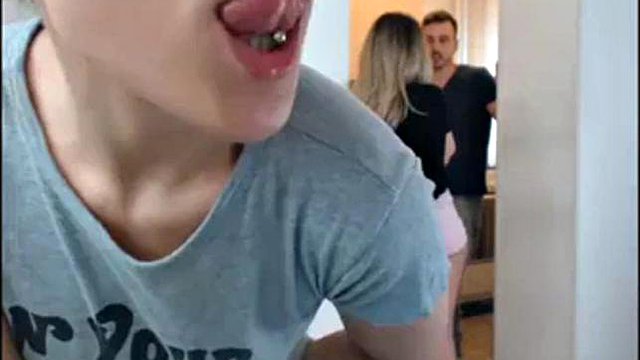 Assenzio nascosto Tease Tease: piccola, masturbazione e porno cam