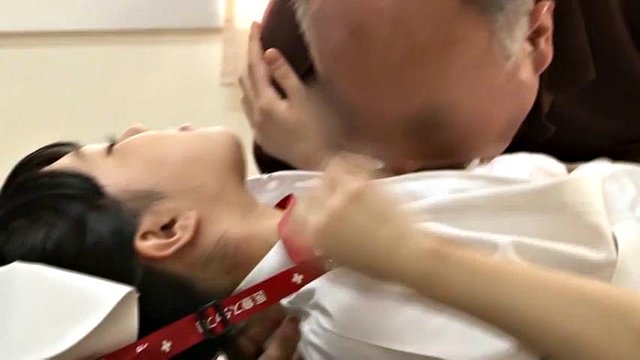 Enfermera y paciente: mamada, porno asiático y japonés