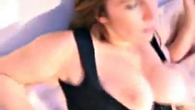 Nejžhavější Lydia St. Martin požírá s botami ft. Lydia Saint Martin: Kouření, Doggy & Cowgirl Porn