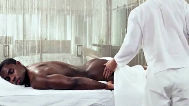 sesso interrazziale figlio caldo con massaggio
