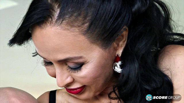Cycata zadowalająca mężczyznę - Claudia Kealoha
