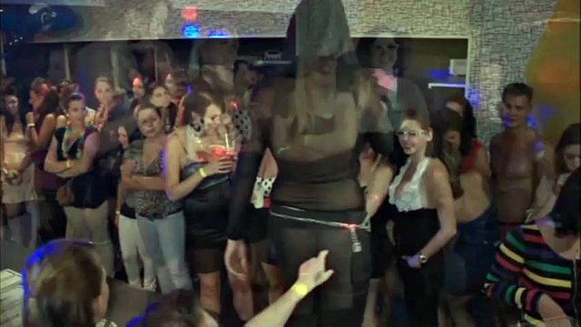 Party Hardcore 75 - Nur Girls Edit: Lesben, Striptease und öffentliche Pornos