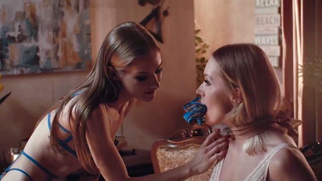 MIXEDX - Dos hermosas hermanastras Tiffany Tatum y Angelica Grace se dieron un sensual 69