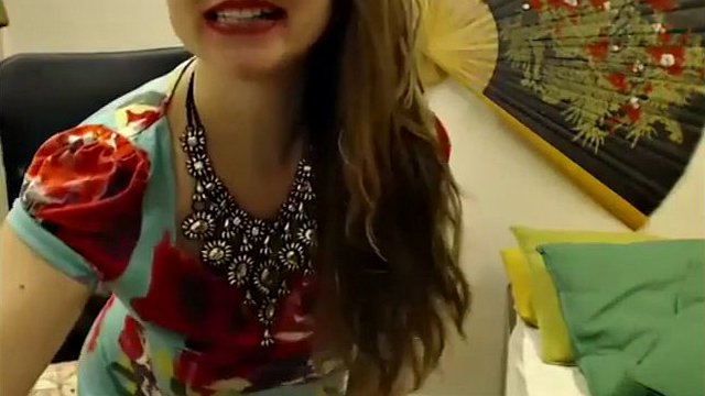sophisticated shaved milf live webcam tease