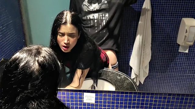 Etter festen knullet jeg en varm rumpe på motellbadet!