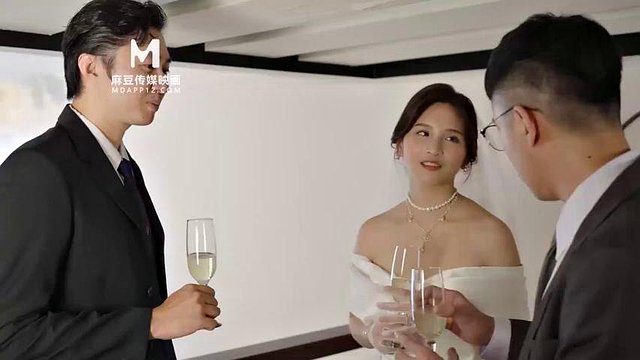 Ex-father's thick semen flows out under the wedding dress. The German bride enjoys the pleasure of having an affair: Blowjob, Amateur & Babe Porn