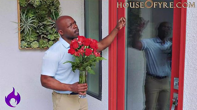 Housewife cheats on her Husband with Delivery Man -Ding Dong!