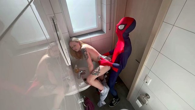 AO carnival bitch! Creampie quickie with a thrill
