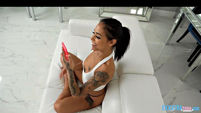 Latina Teen Camila Cortez přibitá v její mokré Tight Pussy Big Cock Nade Nasty