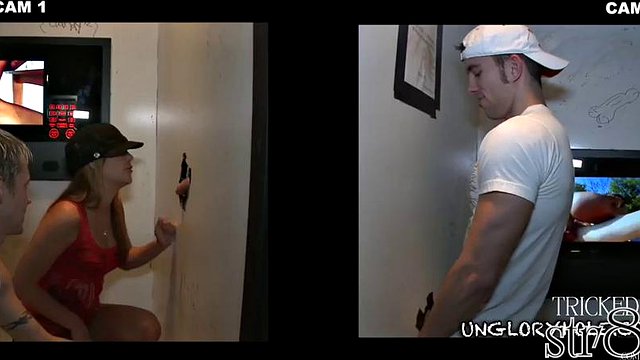 Sexy Horny oklamaný chlap v Gloryhole