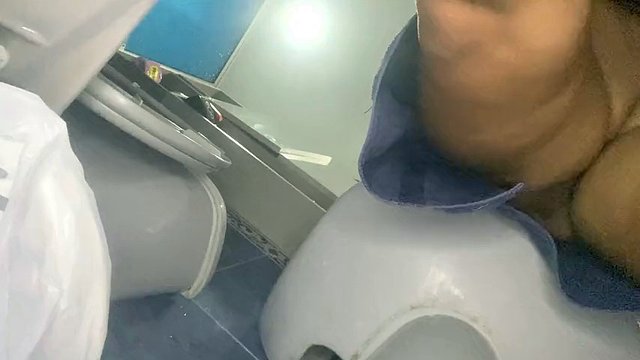 Catch my stepmother in the bathroom