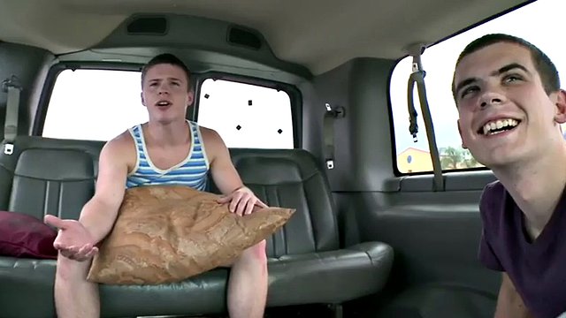 Str8 amateur stud gets sucked by gay in public outdoor van