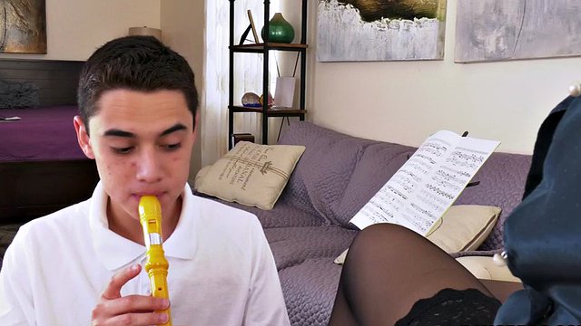sarah vandella fucks pussy with the flute in font of juan's eyes