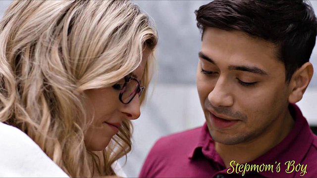Max Fills' Big Cock Makes Cory Chase Cum Quickly