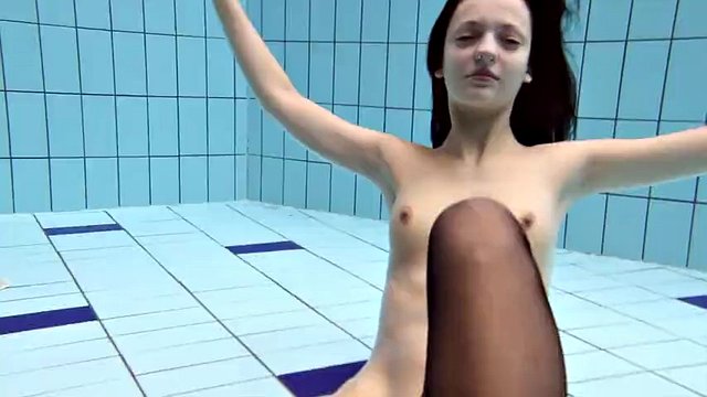 Vera and Monica – our best underwater teens