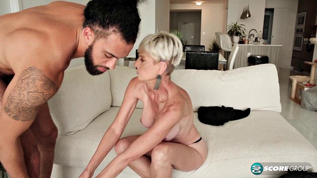 Busty Mature Foxxxy Darlin Pounds Son's Buddy