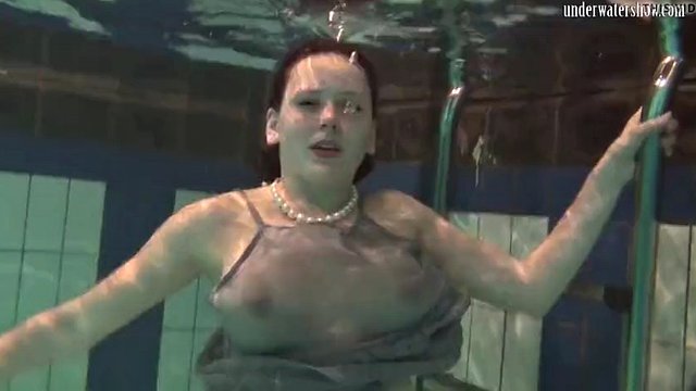Super hot body and busty teen Katka underwater