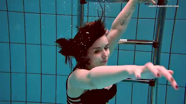 Hot tattooed babe Dasha with big tits spins underwater