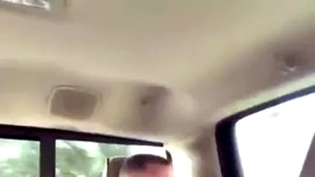 Avaler du sperme dans la voiture
