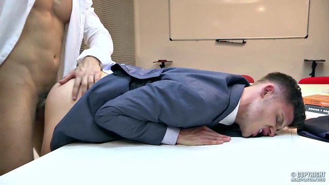 Ken Rodeo Fucks Klein Kerr